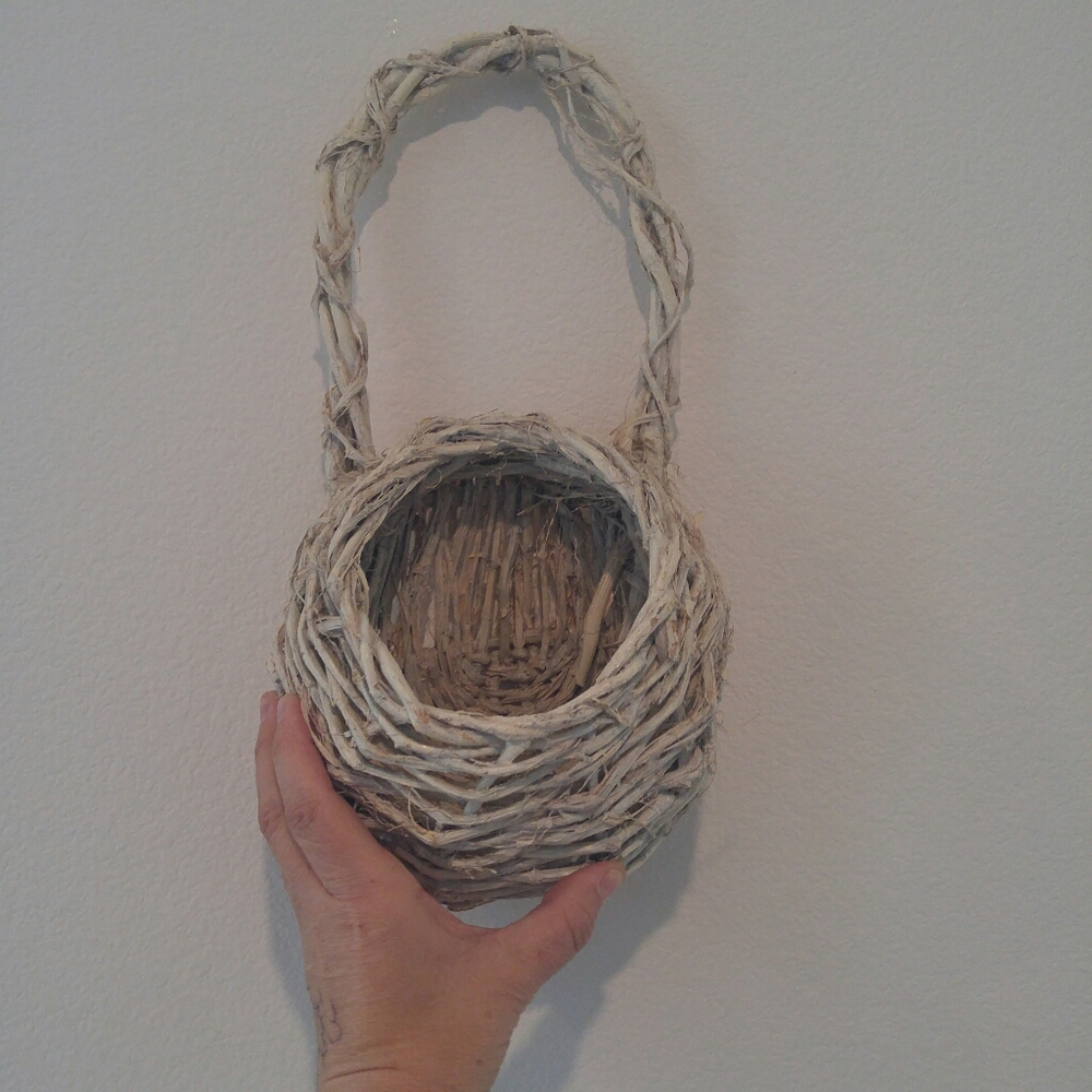 White Birds Nest Wall Hanging Basket